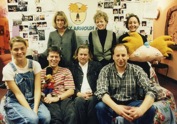 Steve Viksten, sentado ao centro, de jaqueta jeans, com a equipe de criadores da animação.  (Foto: Divulgação)