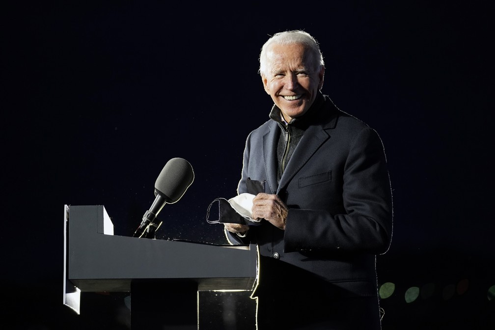 Joe Biden, candidato democrata à presidência dos EUA, durante evento em Pittsburgh no dia 2 de novembro — Foto: Andrew Harnik/AP