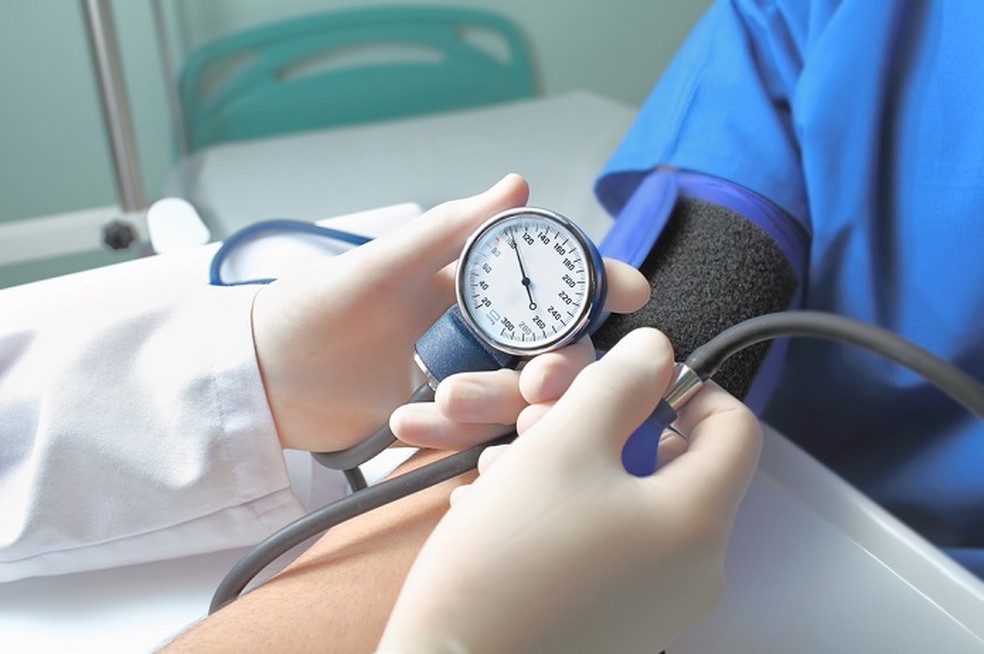 Crianças devem ter sua pressão arterial aferida a partir dos 3 anos de idade, pelo menos uma vez por ano — Foto: depositphotos