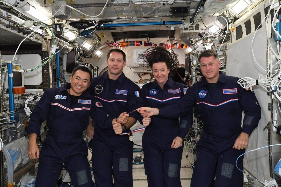 Astronautas na Estação Espacial Internacional — Foto: ESA/NASA–T. Pesquet