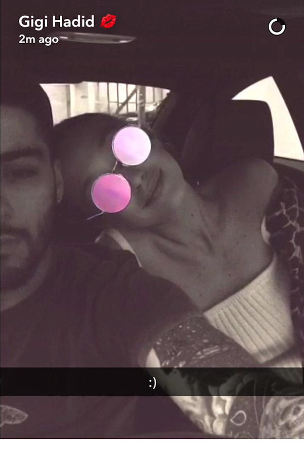 A modelo Gigi Hadid e seu namorado, o músico Zayn Malik (Foto: Snapchat)