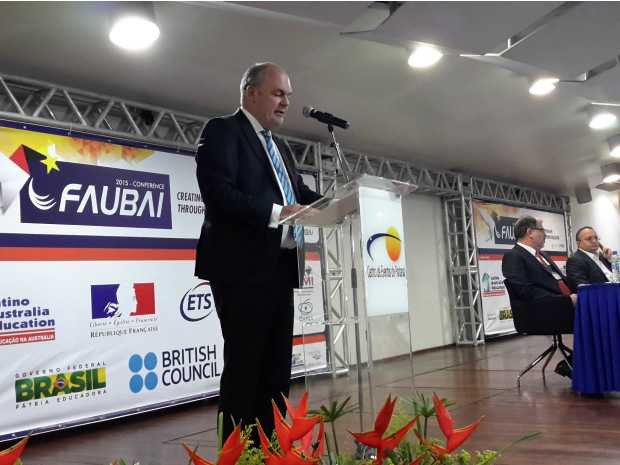 Ministro Steven Joyce participa de abertura de evento de universidades em Cuiabá (MT) (Foto: Amanda Sampaio/G1 MT)