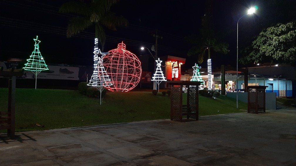 Decoração de natal em praça de Ji-Paraná, RO — Foto: Junior Caju/Rede Amazônica