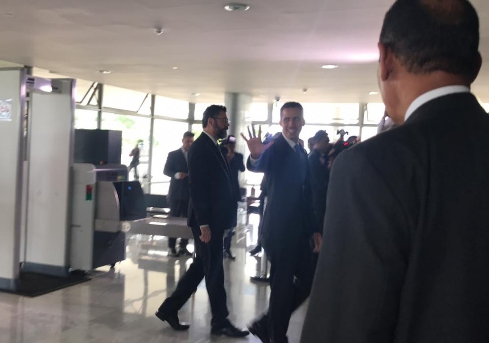 Autodeclarado presidente da Venezuela, Juan Guaidó, chega ao Planalto para se reunir com Bolsonaro — Foto: Guilherme Mazui/G1