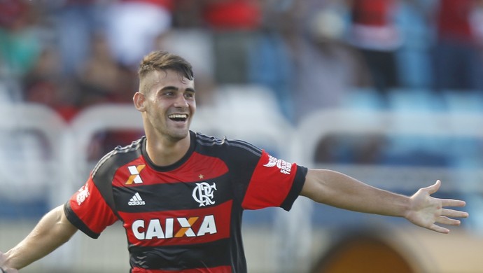 Jornalista pede cuidado com Vizeu  no Flamengo: É apenas um garoto