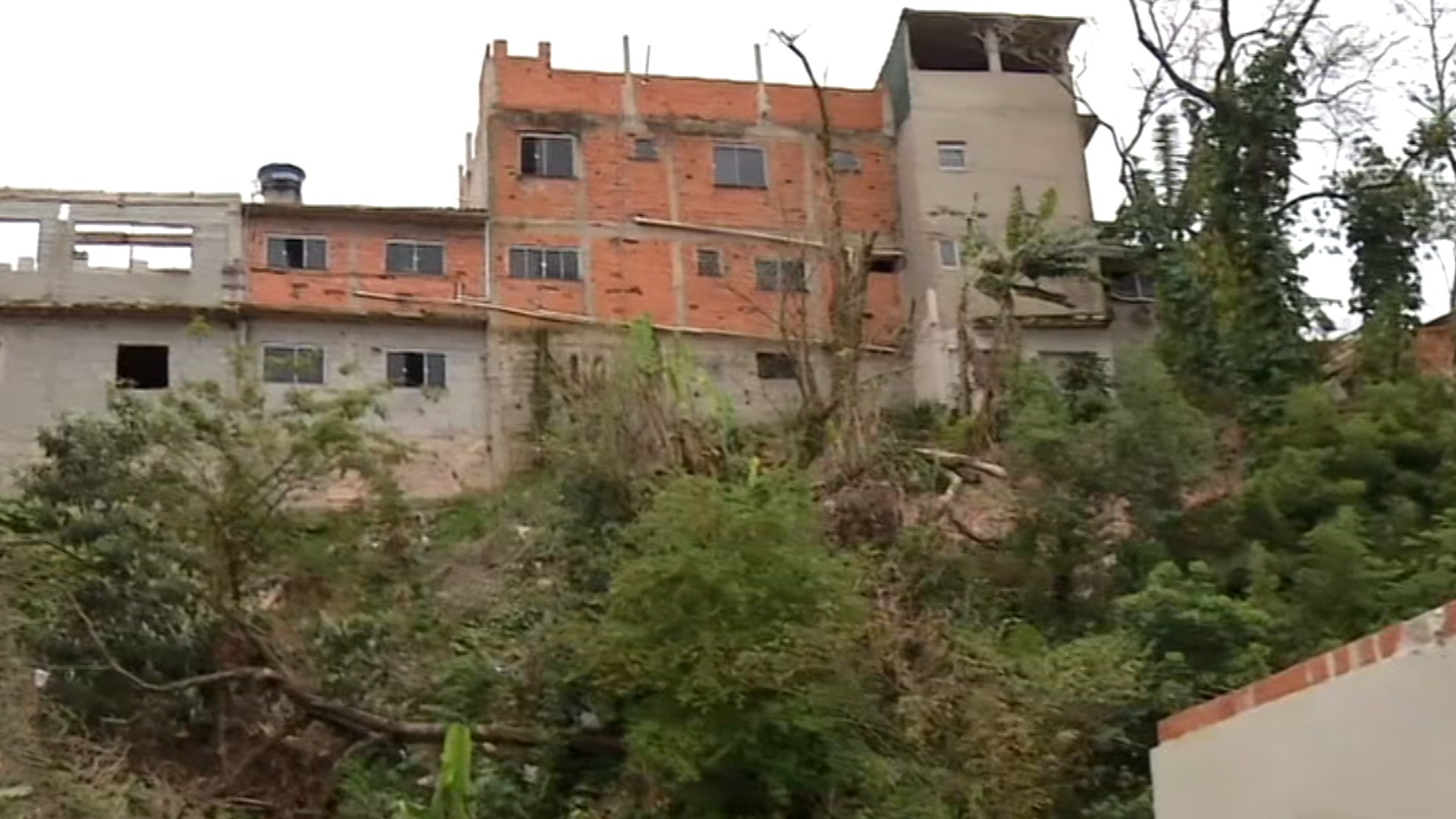 Defesa Civil de Itaquaquecetuba realiza ação para alertar moradores que vivem em áreas de risco