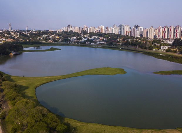 Vista área do Parque Barigui, o mais frequentado de Curitiba (Foto: Daniel Castellano / SMCS)