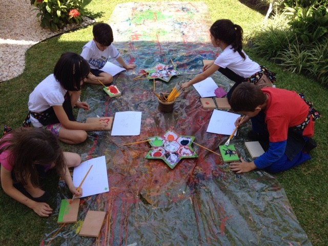 Crianças pintando no Start - Espaço do Pensamento Criativo (Foto: Divulgação)