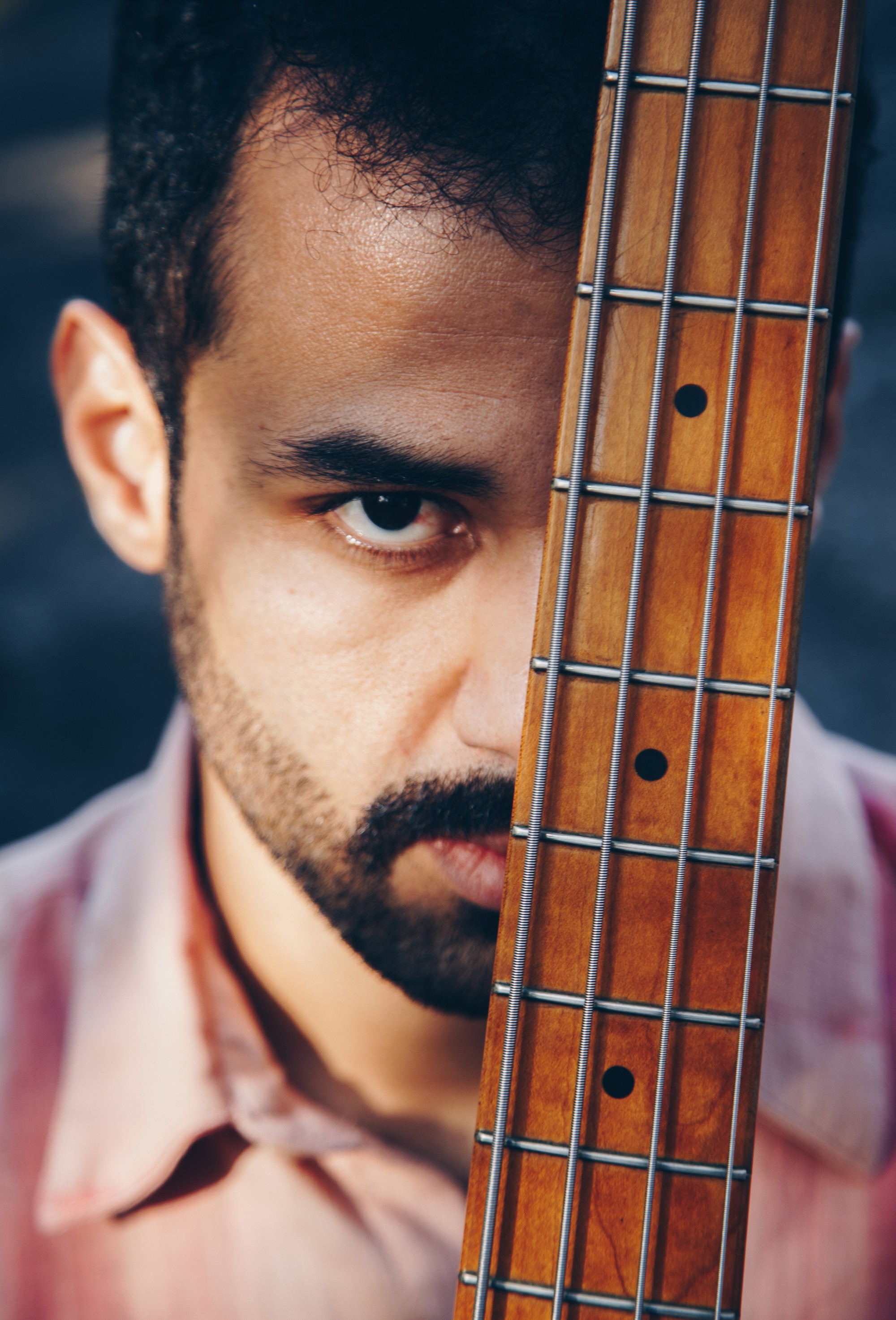 Pedro Gomes segue 'Procissão' de Gilberto Gil entre trilhas mineiras do álbum autoral 'Magma'