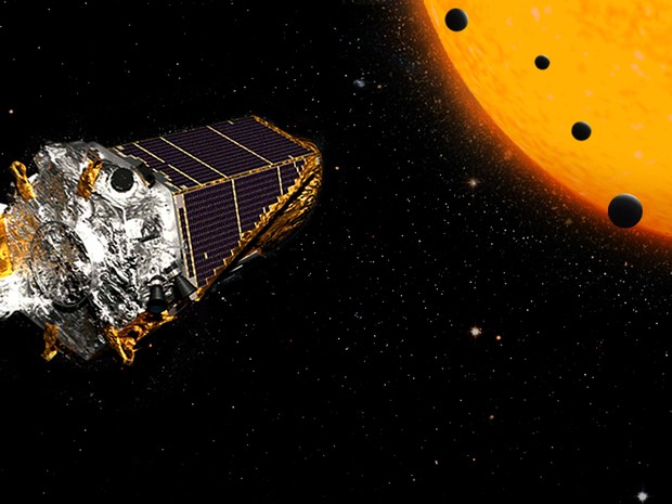  Concepção artística do telescópio espacial Kepler e dos quatro planetas com tamanhos parecidos com a Terra descobertos em missão  (Foto: K2 Nasa/JPL)