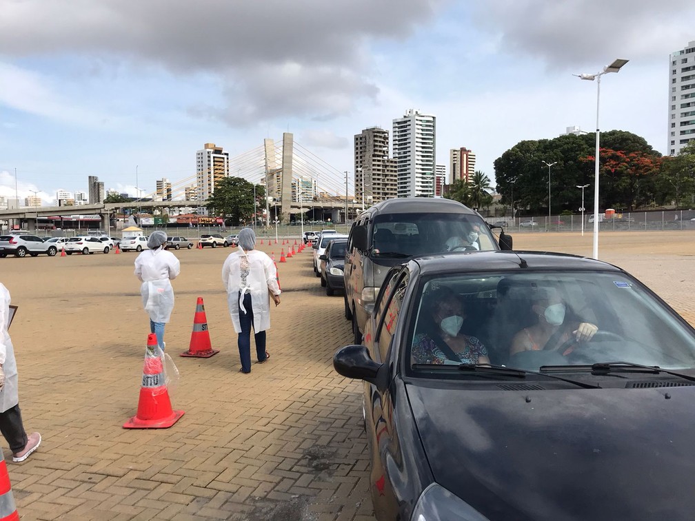 Testagem para Covid-19 em formato drive-thru na Arena das Dunas, em Natal — Foto: Ayrton Freire/Inter TV Cabugi