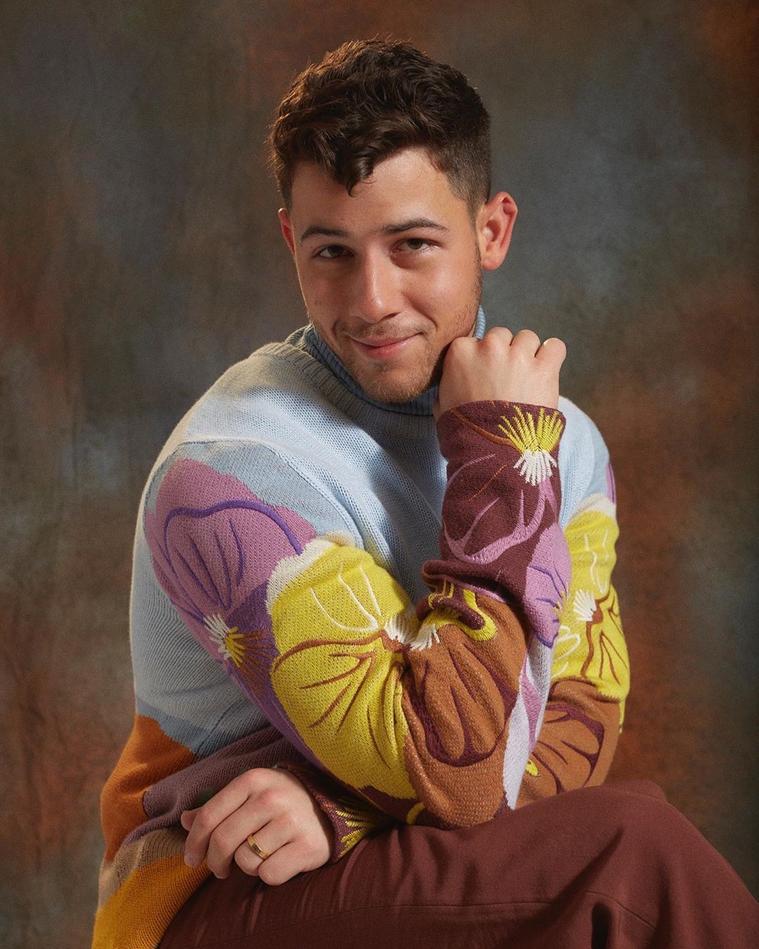 Nick Jonas Faz Pose De Deboche Em Ensaio Para Revista Vogue Celebridade 