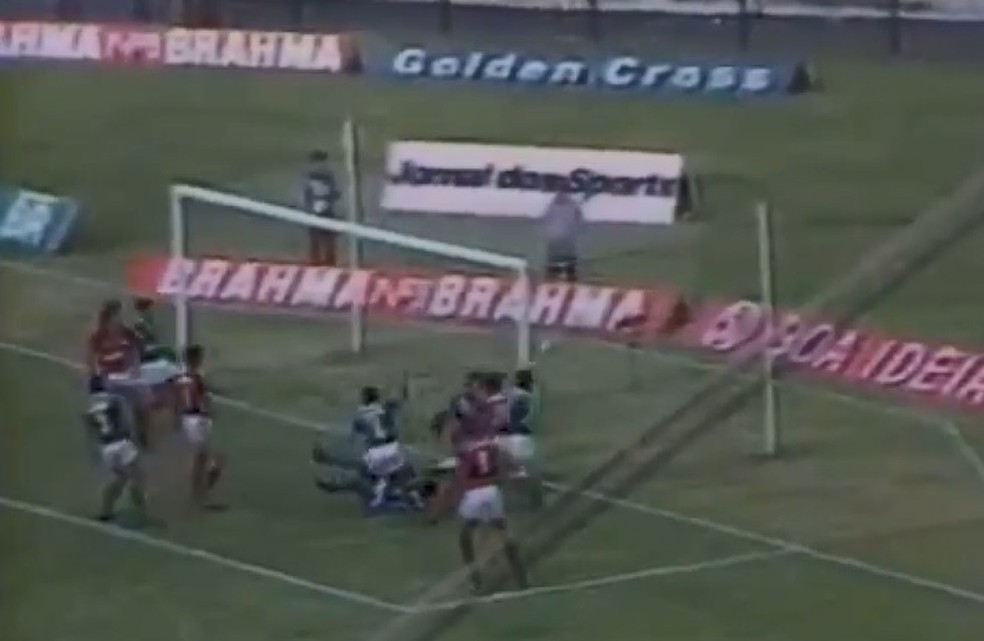 Fernando fez o gol que daria o título ao Rubro-Negro — Foto: Reprodução/TV Globo