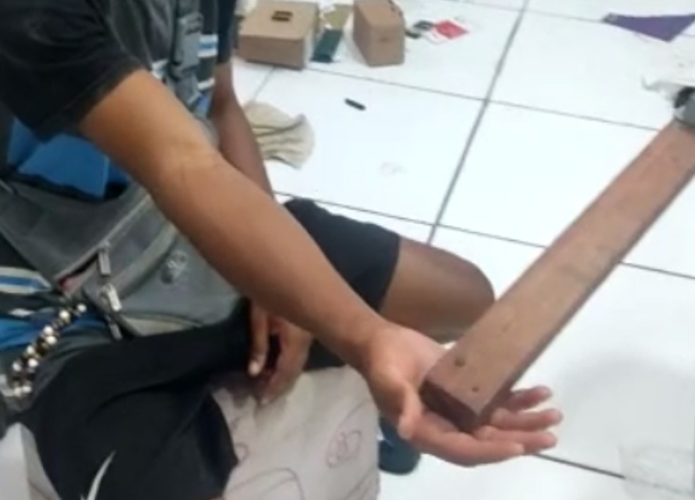 Homens são agredidos por ex-patrões após acusação de roubo em Salvador — Foto: Reprodução/TV Bahia