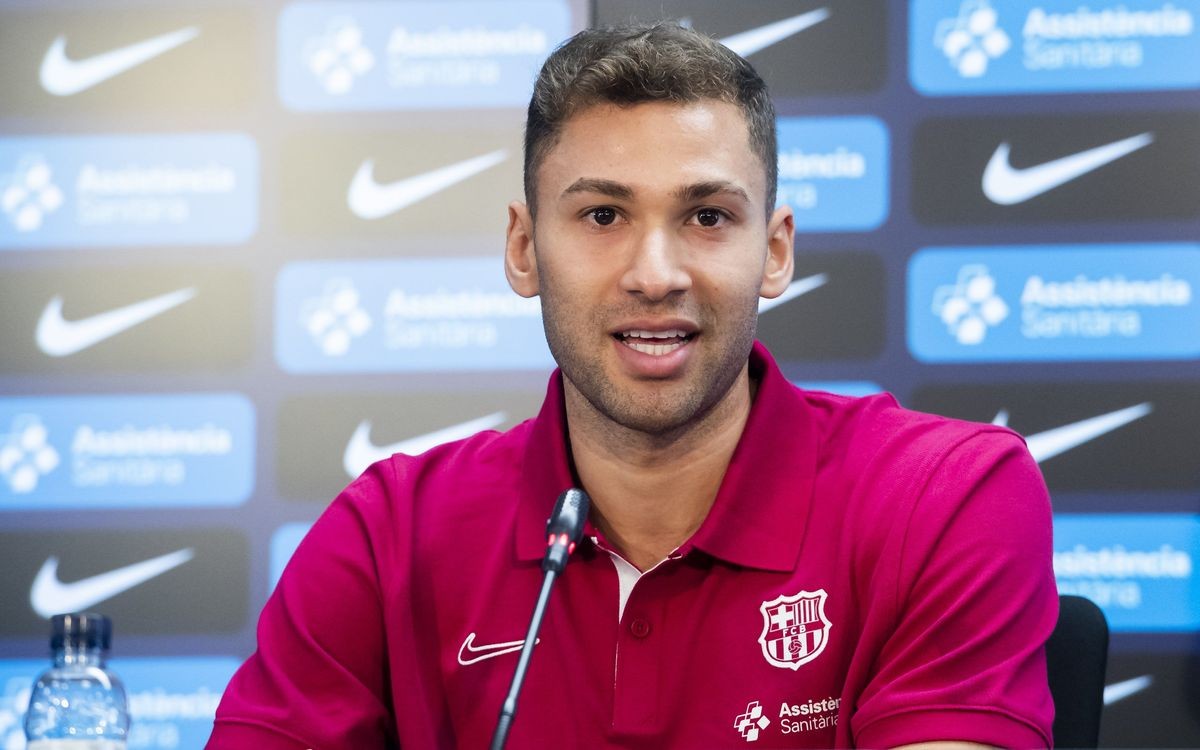 Pito é apresentado pelo Barcelona e cita parceria com Ferrão: 