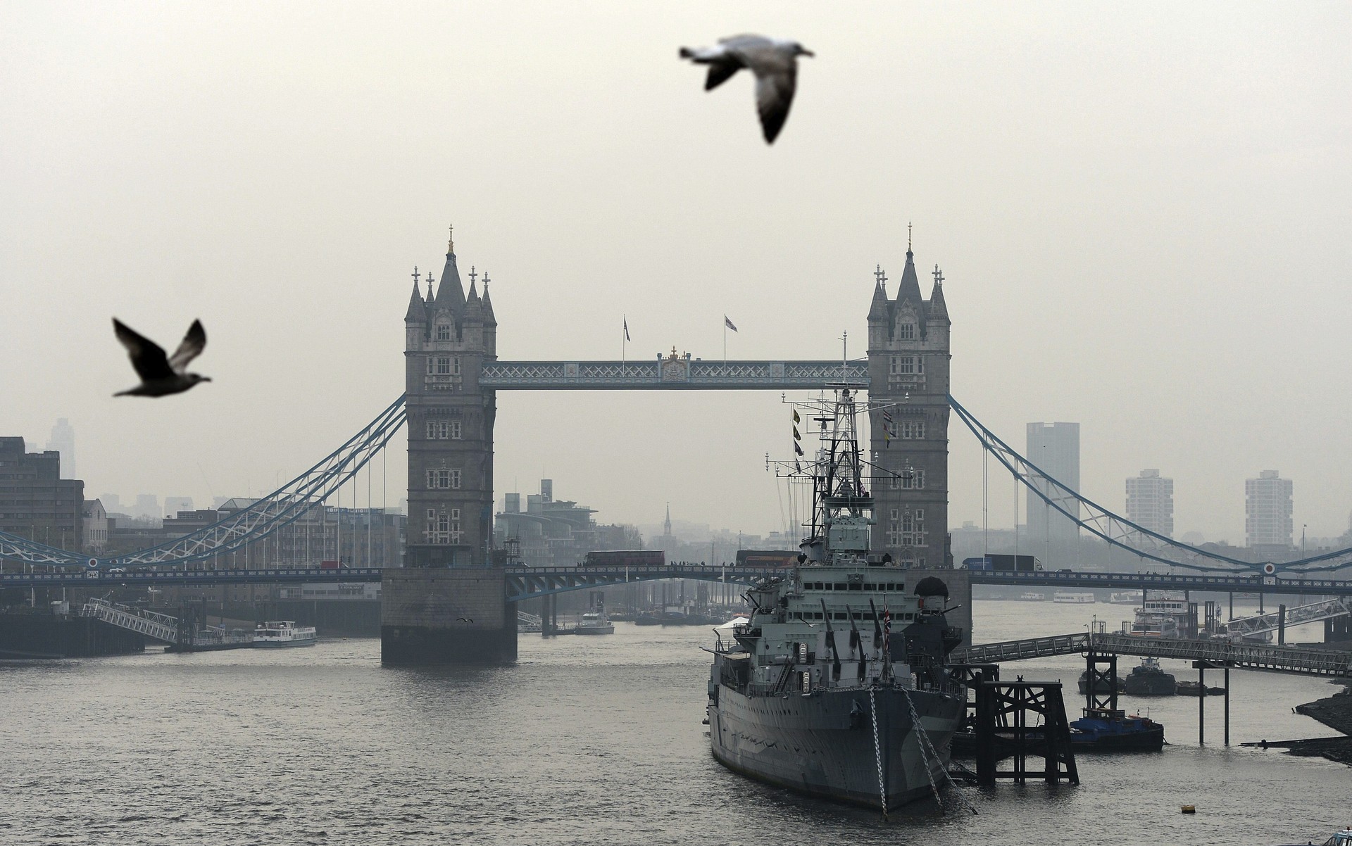 Retrato de Londres feito nesta quinta-feira - a poluição no ar é visível (Foto: Agência EFE)