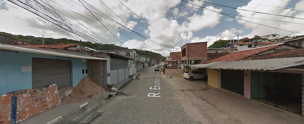 Crime aconteceu na Rua Eruindina Negreiros de Araújo, no Córrego de Jenipapo, na Zona Norte do Recife — Foto: Reprodução/Google Street View