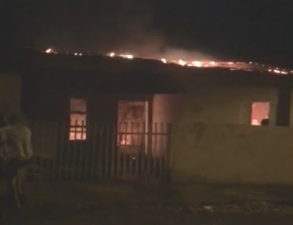 Homem ateou fogo na casa da família em Nova Granada (SP) — Foto: Arquivo pessoal