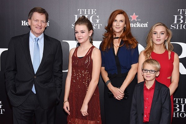 O autor Michael Lewis com a esposa, a jornalista Tabitha Soren, com os filhos Dixie, Walker e Quinn (Foto: Getty Images)