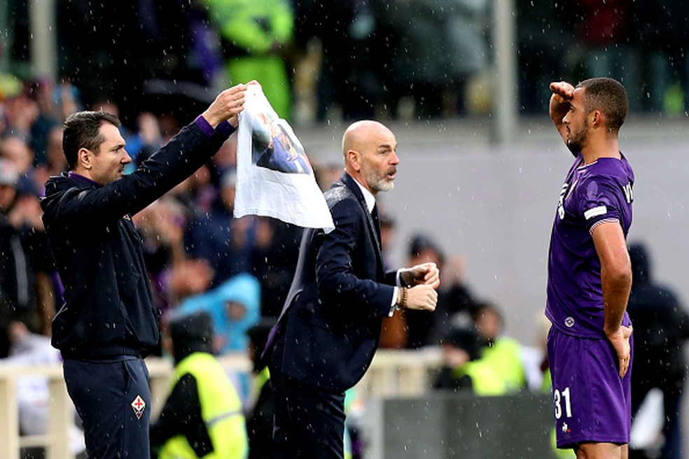 Vitor Hugo prestou homenagem a Astori ao marcar gol da vitÃ³ria da Viola contra o Benevento (Foto: Gabriele Maltinti/Getty Images)