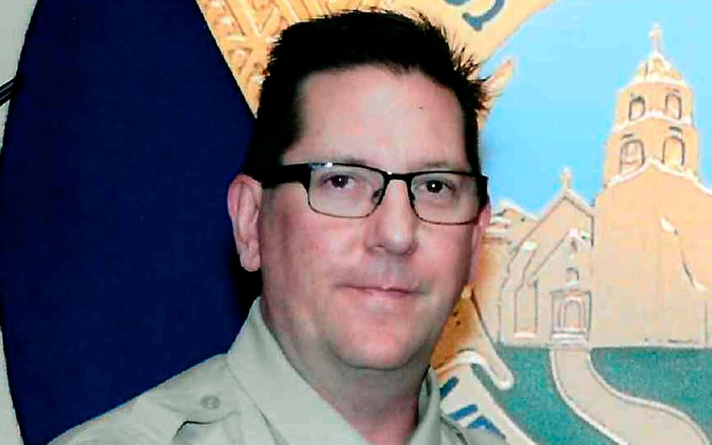 Foto não datada do sargento Ron Helus, morto em ataque a uma casa noturna na Flórida, na quarta-feira (7) — Foto: Ventura County Sheriff's Department via AP
