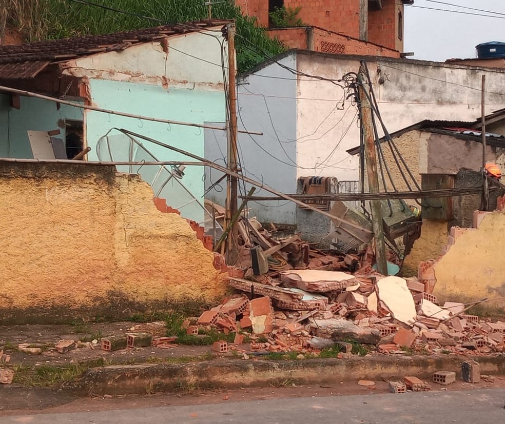 Idoso fica ferido após explosão de botijão de gás em Valença — Foto: Thiago de Lima Martins
