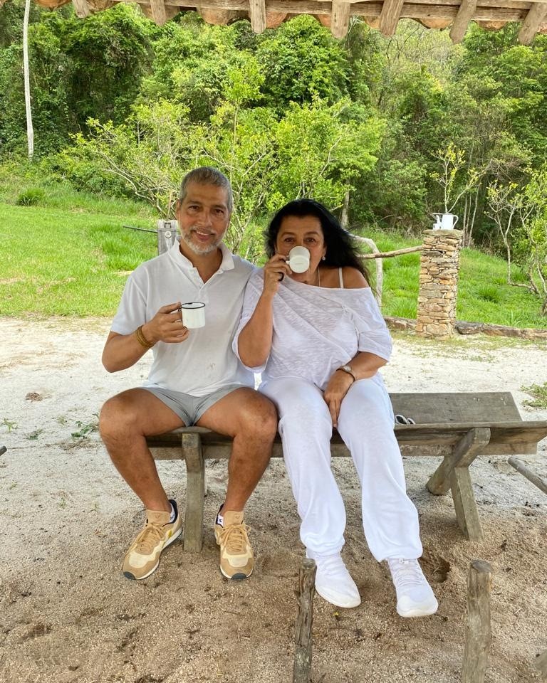 Regina Casé toma cafézinho em MG  (Foto: Instagram)