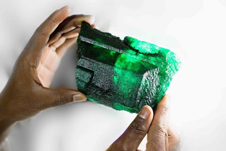 Esmeralda de 1,1 kg avaliada em R$ 9,42 milhões é encontrada na Zâmbia -  Revista Galileu | Meio Ambiente