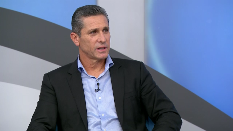 Jorginho, técnico de futebol, analisa transferência de Paulinho (Foto: Reprodução SporTV)