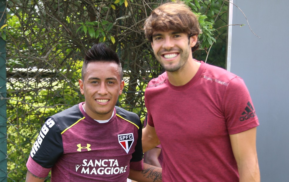 Kaká conheceu Cueva em visita ao CT da Barra Funda, em outubro de 2016 (Foto: Rubens Chiri/Saopaulofc.net)