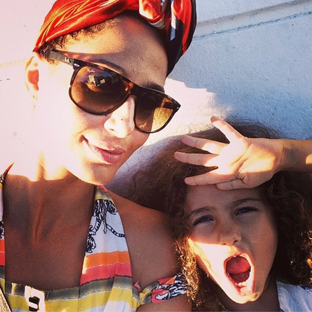 Camila Pitanga e Antônia (Foto: Reprodução/Instagram)