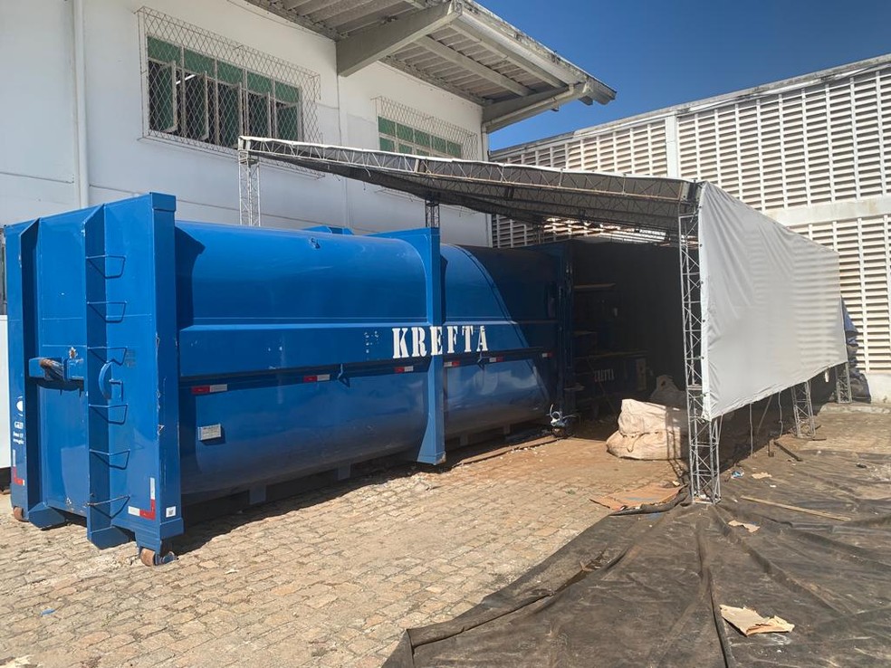 Maços de cigarros foram destruídos em parceria com uma empresa privada — Foto: Divulgação