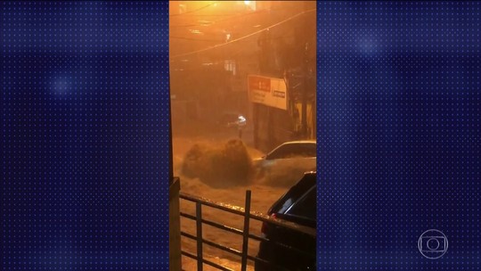 Temporal com fortes ventos alaga ruas e derruba árvores no Rio de Janeiro 