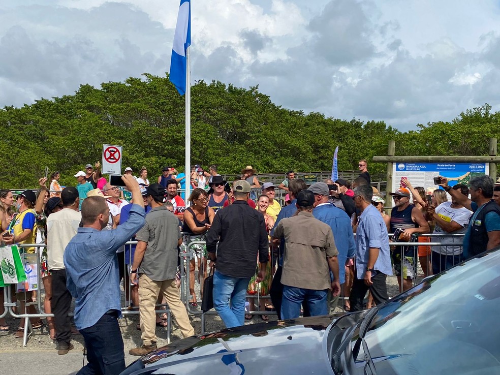 Bolsonaro deixou Forte Marechal Luz, onde esta hospedado, por volta das 9h desta quinta-feira — Foto: Guilherme Barbosa/NSC TV