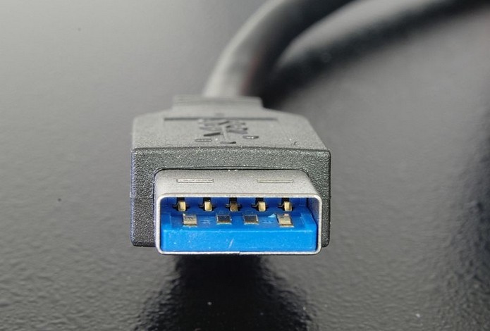 Cabo USB 3.0 traz conector azul para diferenciá-lo (Foto: Reprodução/Wikimedia Commons)