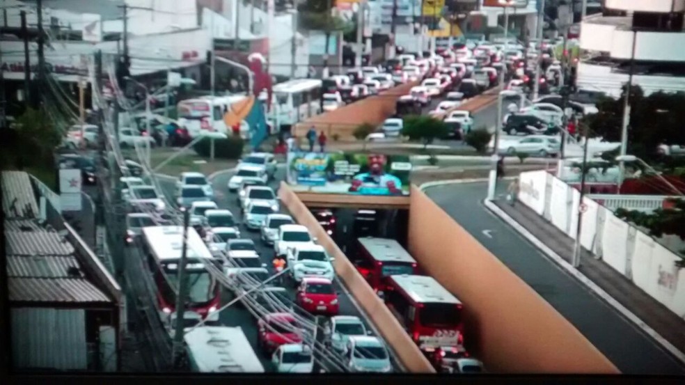 Trânsito ficou caótico em Maceió (Foto: Reprodução)