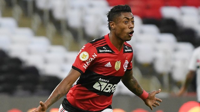 Bruno Henrique comemora gol do Flamengo contra o São Paulo