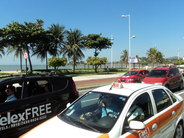 Divulgadores da Telexfree saíram em carreata em Vitória para defender a empresa e protestar contra decisão da justiça. (Foto: Leandro Nossa/G1 ES)