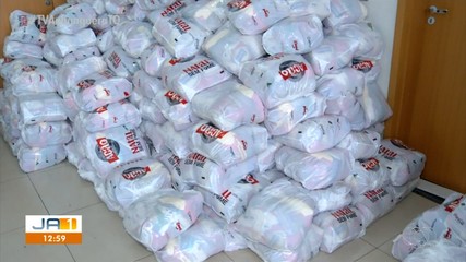 Em Palmas, voluntários fazem boa ação e entregam cestas básicas para pessoas carentes