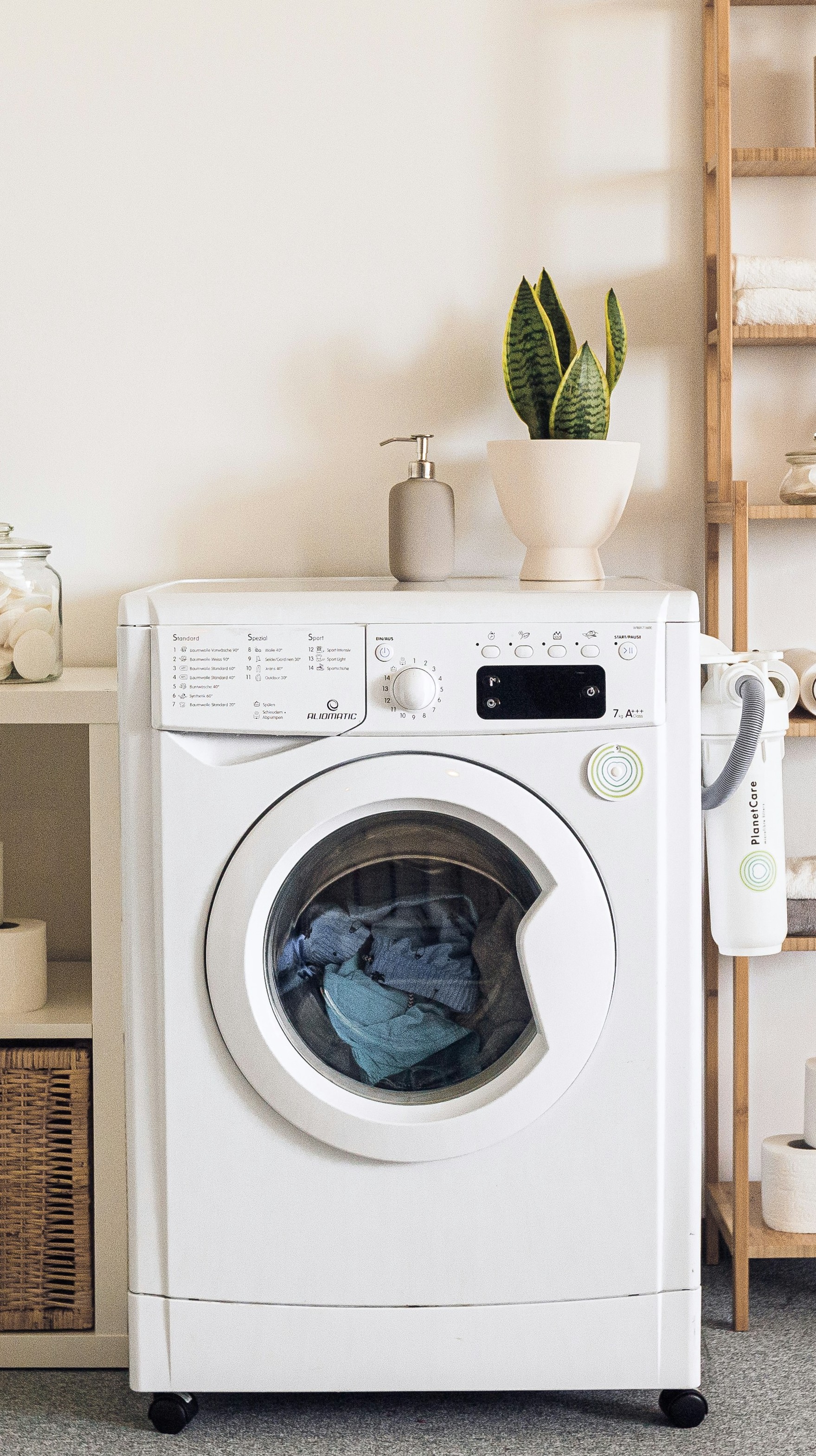 Cansado de estender roupa no varal? descubra a lava e seca de 12 kg da LG