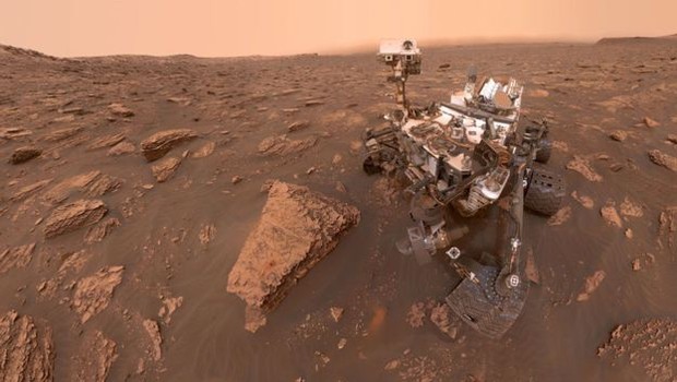 A sonda espacial da Nasa Curiosity, fotografada na superfície de Marte, chegou ao planeta vermelho em 2012 (Foto: ISTOCK via BBC)