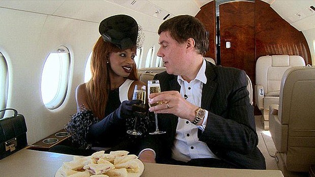 Irene e Sam Malin no jatinho: nada de viajar em avião de carreira para os milionários do reality show 