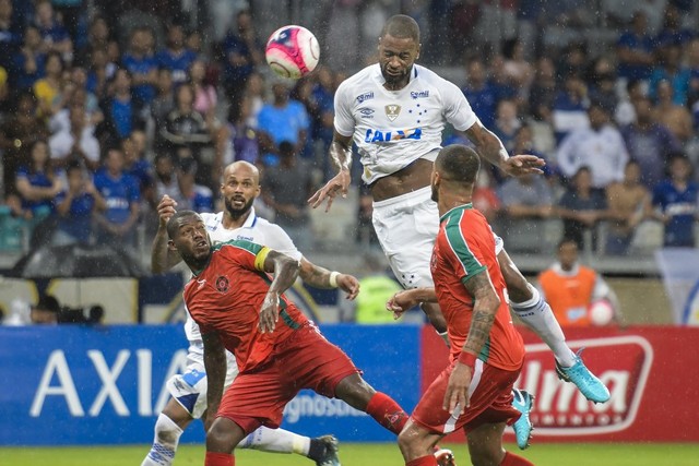 Choro, aplausos e fé: Dedé encerra drama de 272 dias no Cruzeiro e começa nova era