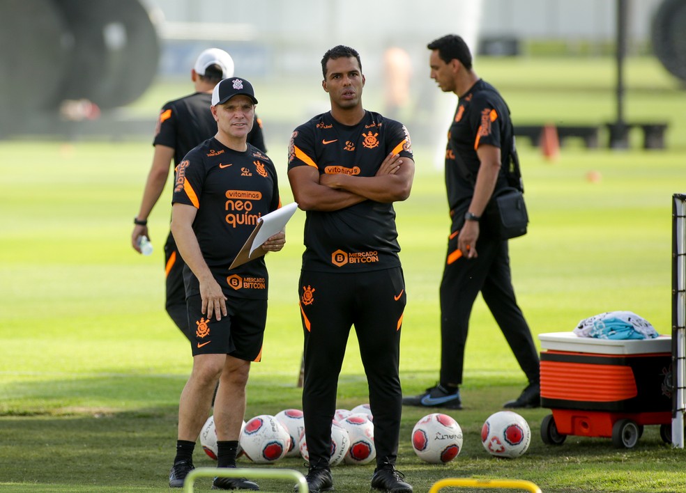 [ENQUETE] Fernando Lázaro deve aproveitar mais a base do Corinthians em 2023?