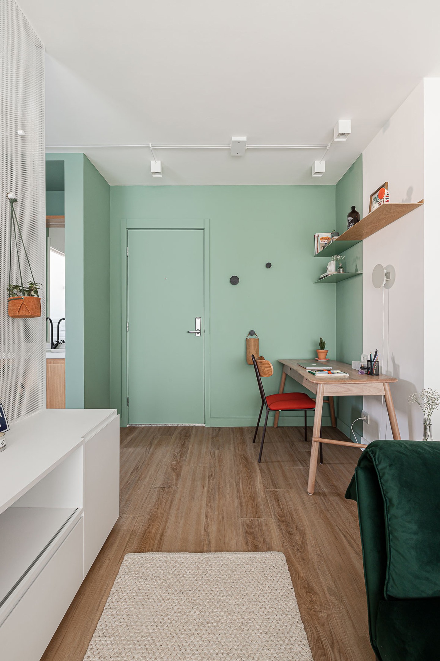 Decor Do Dia Home Office Colorido Em Apartamento Pequeno Casa Vogue Decor Do Dia