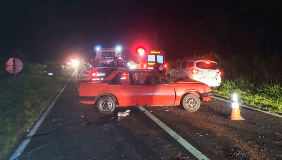 Motorista foge após provocar acidente e deixar feridos em rodovia de Júlio de Mesquita — Foto: Arquivo pessoal