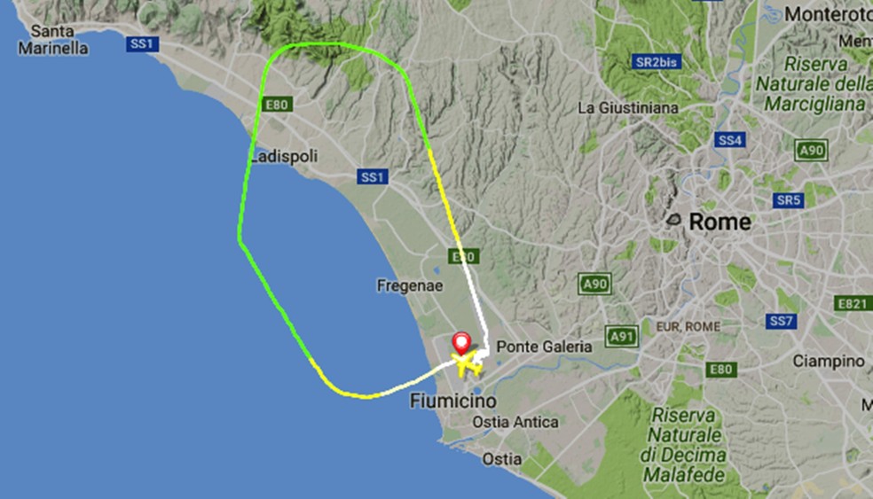 Mapa do site FlightRadar 24 mostra que o percurso feito pelo voo TP843 da TAP (Foto: Reprodução/Site FlightRadar 24)