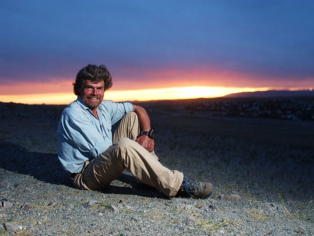 Alpinista Reinhold Messner na cidade de Altai City, na Mongólia, depois de travessia pelo Deserto de Gobi em 2004 (Foto: Chien-min Chung/Getty Images)
