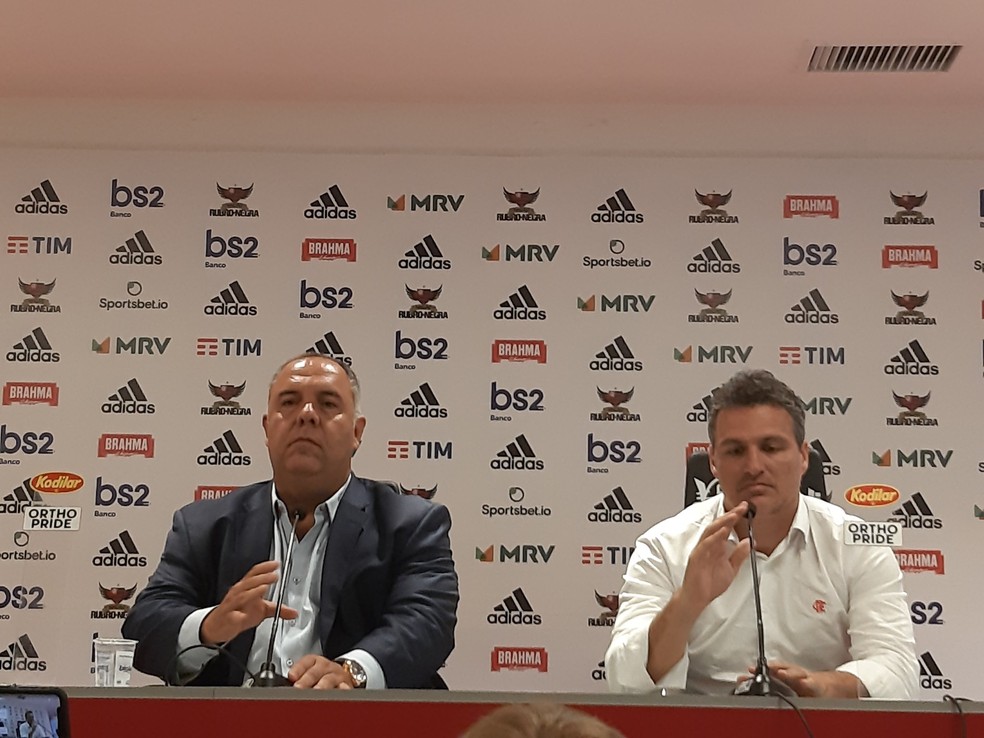 Marcos Braz e Bruno Spindel em coletiva no Flamengo � Foto: Felipe Schmidt / GloboEsporte.com