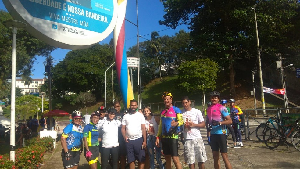 Amigos e familiares de ciclista morto em assalto no Dique do Tororó participam de ato no mesmo local do crime, em Salvador — Foto: Arquivo Pessoal